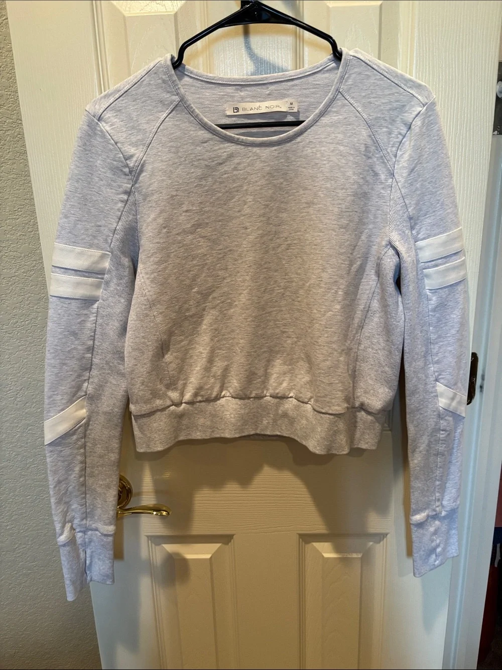 blanc noir Maitri Cropped Sweatshirt - Picture 2 of 7